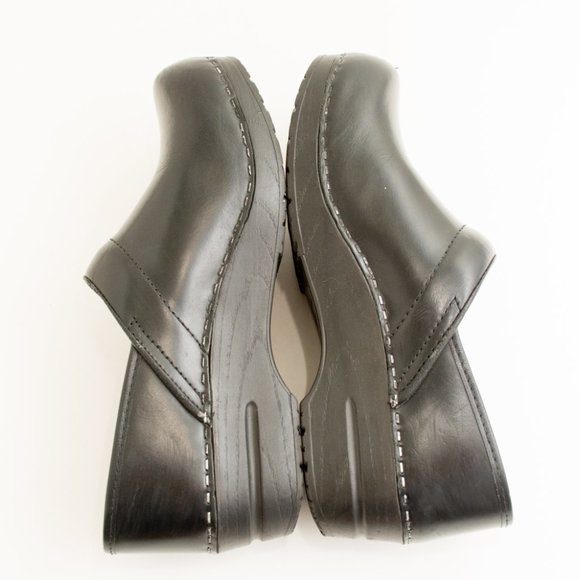 Sanita Black Leather Pro Cabrio Clogs - Picture 5 of 10